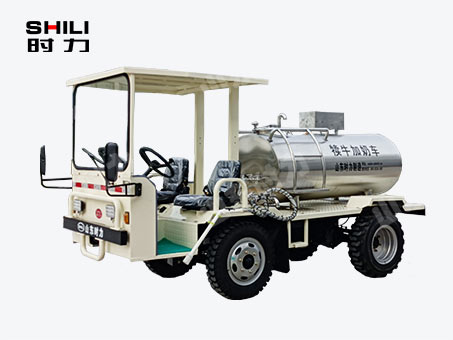 1方電動四輪犢牛喂奶車（臥式罐、帶攪拌）